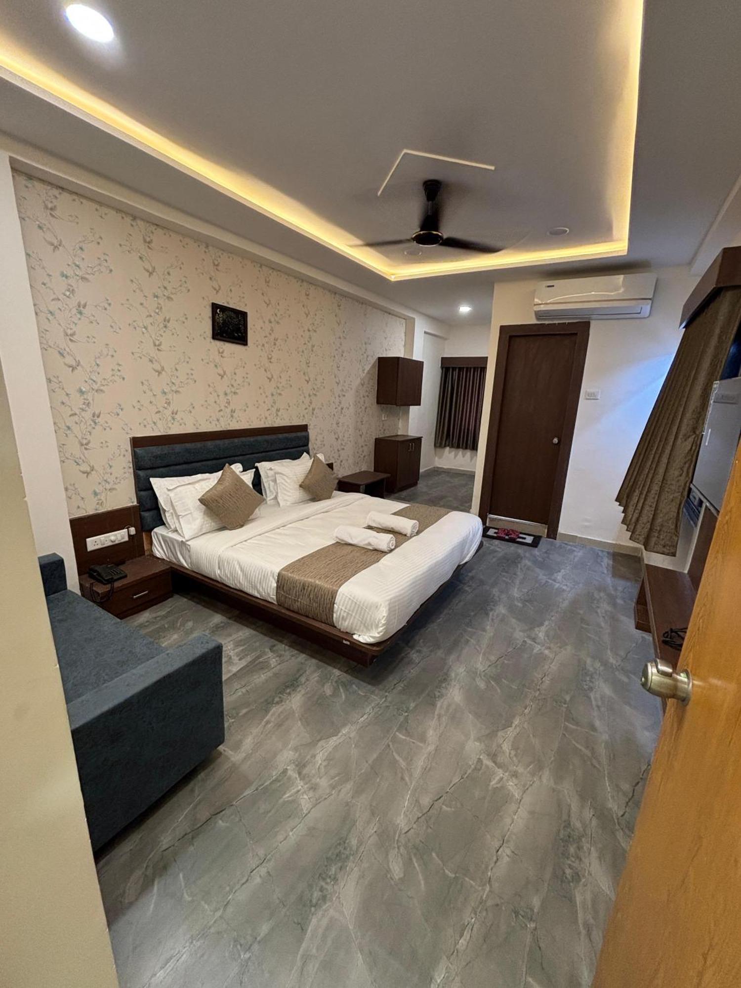 Hotel Mountain Bharuch Buitenkant foto