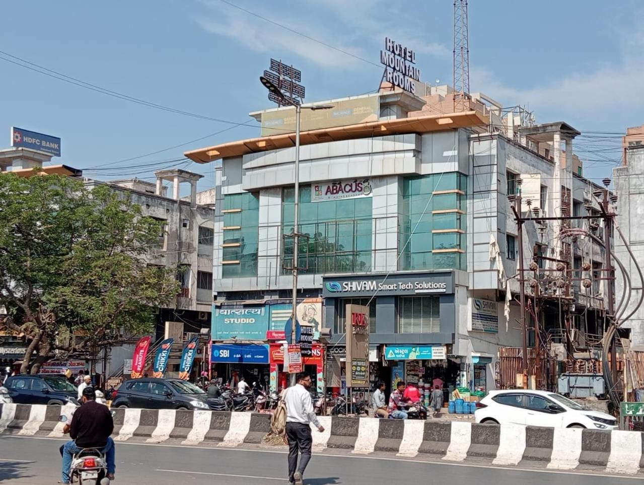 Hotel Mountain Bharuch Buitenkant foto