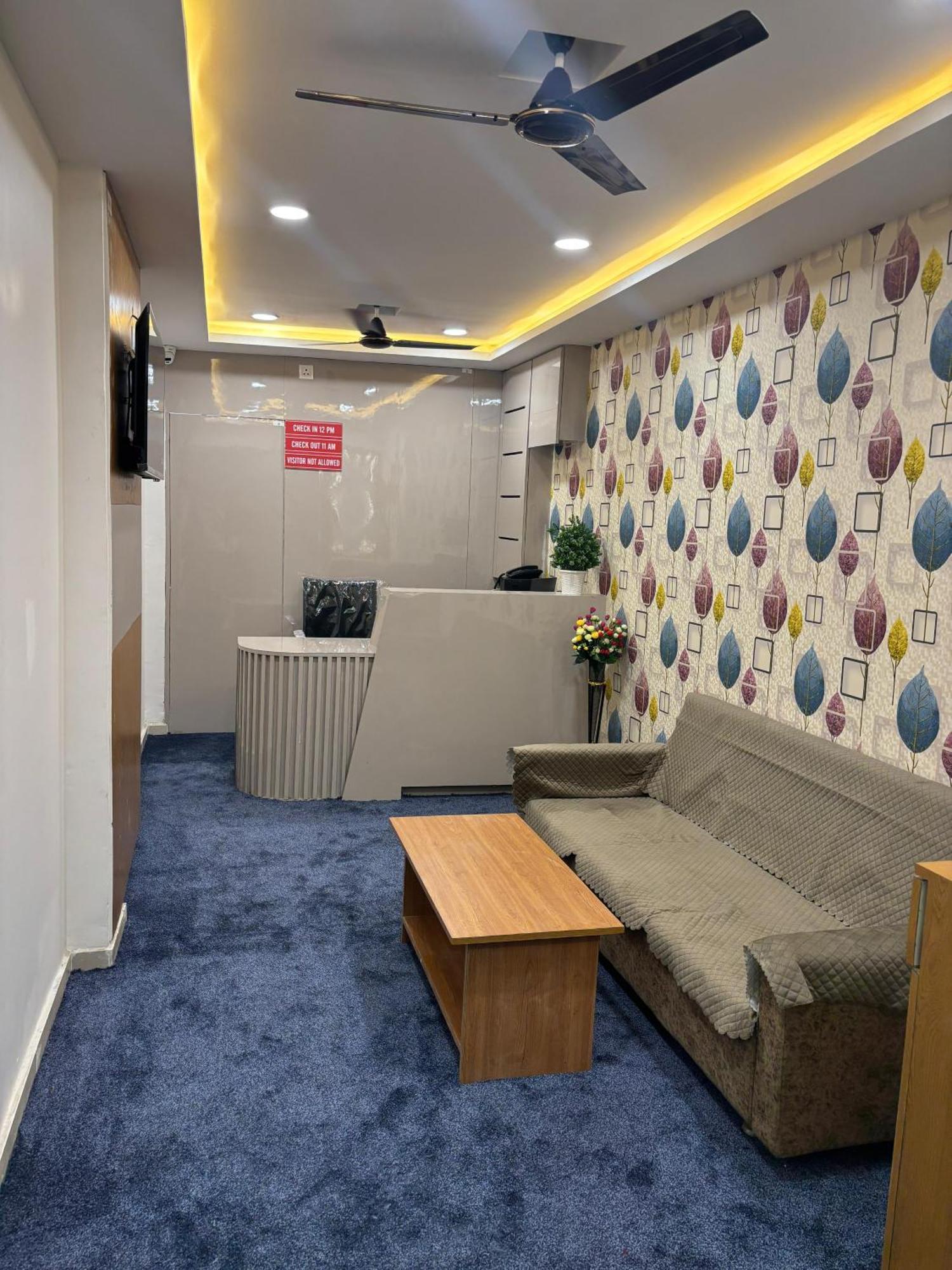 Hotel Mountain Bharuch Buitenkant foto