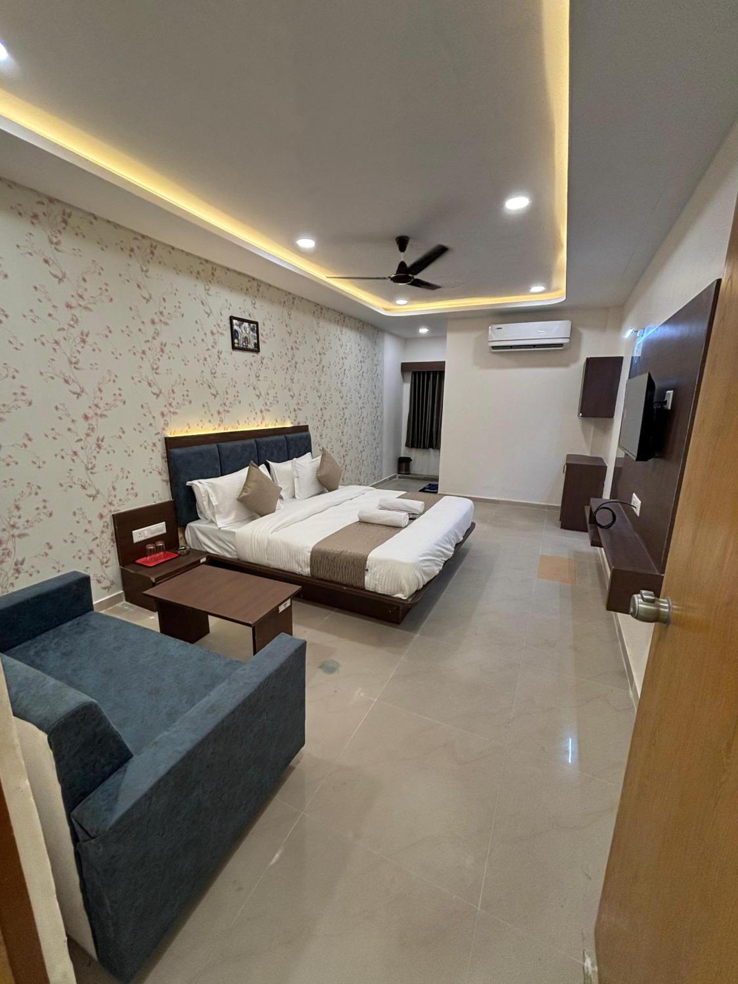 Hotel Mountain Bharuch Buitenkant foto